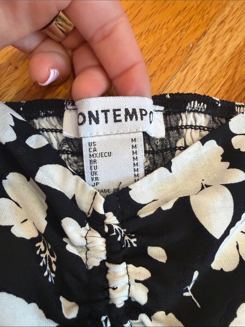 Black Floral Puff-Sleeve Crop Top by NMTNM - Picture 3 of 7